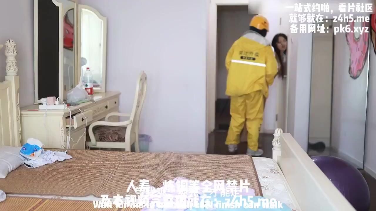 Anh shipper may mắn và cô chủ nhà dâm đãng đến kì động dục